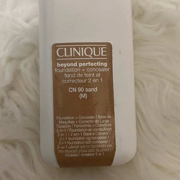 • Clinique Beyond Perfecting Foundation + Concealer CN 90 Sand (M) - Picture 2 of 5